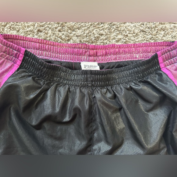 VICTORIA'S SECRET PINK Campus Shorts BLACK & PURPLE - Picture 4 of 7